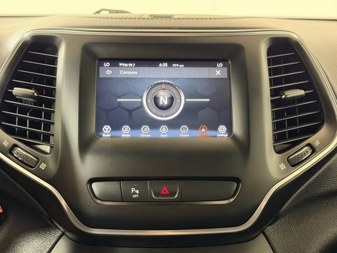 Used 2020 Jeep Cherokee Latitude Plus w/ Comfort/Convenience Group FWD image 26