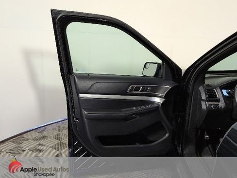 Used 2016 Ford Explorer XLT w/ Equipment Group 202A AWD/4WD image 13