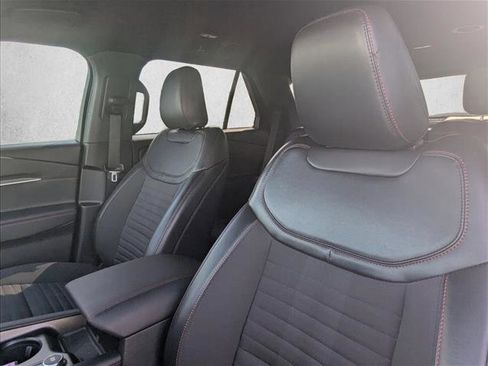 Used 2025 Ford Explorer ST-Line image 22