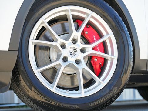 Used 2025 Porsche Cayenne S w/ Premium Package Plus image 61