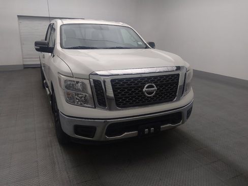 Used 2018 Nissan Titan SV image 14