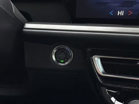 Used 2026 Chevrolet Traverse LT w/ Driver Confidence Package image 28