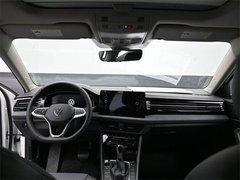 New 2026 Volkswagen Jetta SE image 10