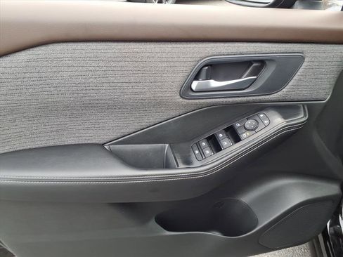 Used 2023 Nissan Rogue SV image 15