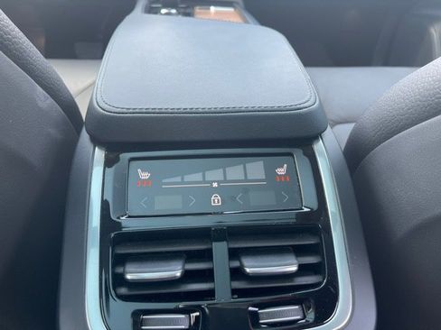 Used 2025 Volvo XC90 T8 Plus w/ Protection Package Premier AWD/4WD image 10