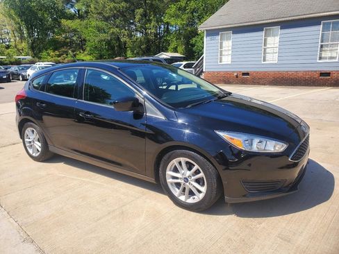 Used 2018 Ford Focus SE image 3