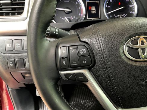 Used 2018 Toyota Highlander Limited AWD/4WD image 11