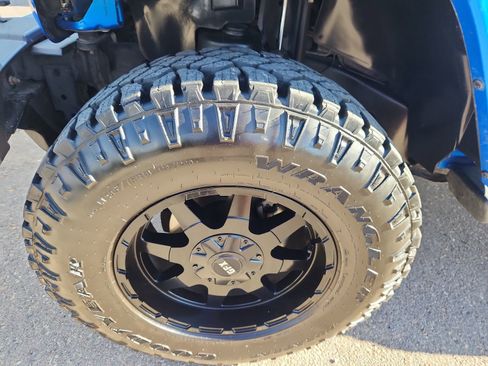 Used 2016 Jeep Wrangler Sahara w/ Connectivity Group image 17