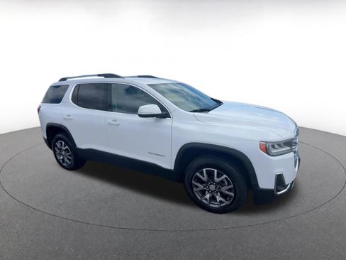 Used 2023 GMC Acadia SLT AWD/4WD image 2