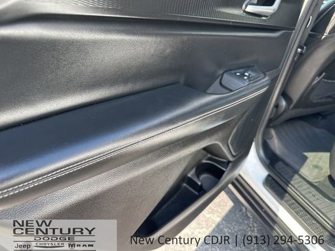 Used 2023 Jeep Grand Cherokee L Laredo AWD/4WD image 11