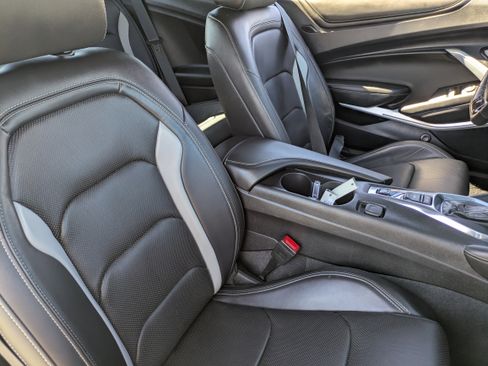 Used 2018 Chevrolet Camaro LT image 10