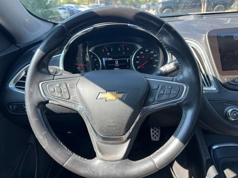 Used 2017 Chevrolet Malibu LT FWD image 16