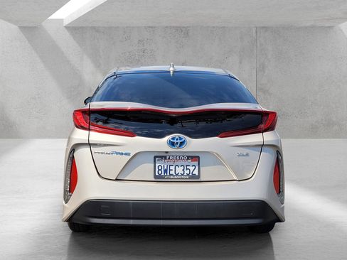 Used 2021 Toyota Prius Prime XLE image 5