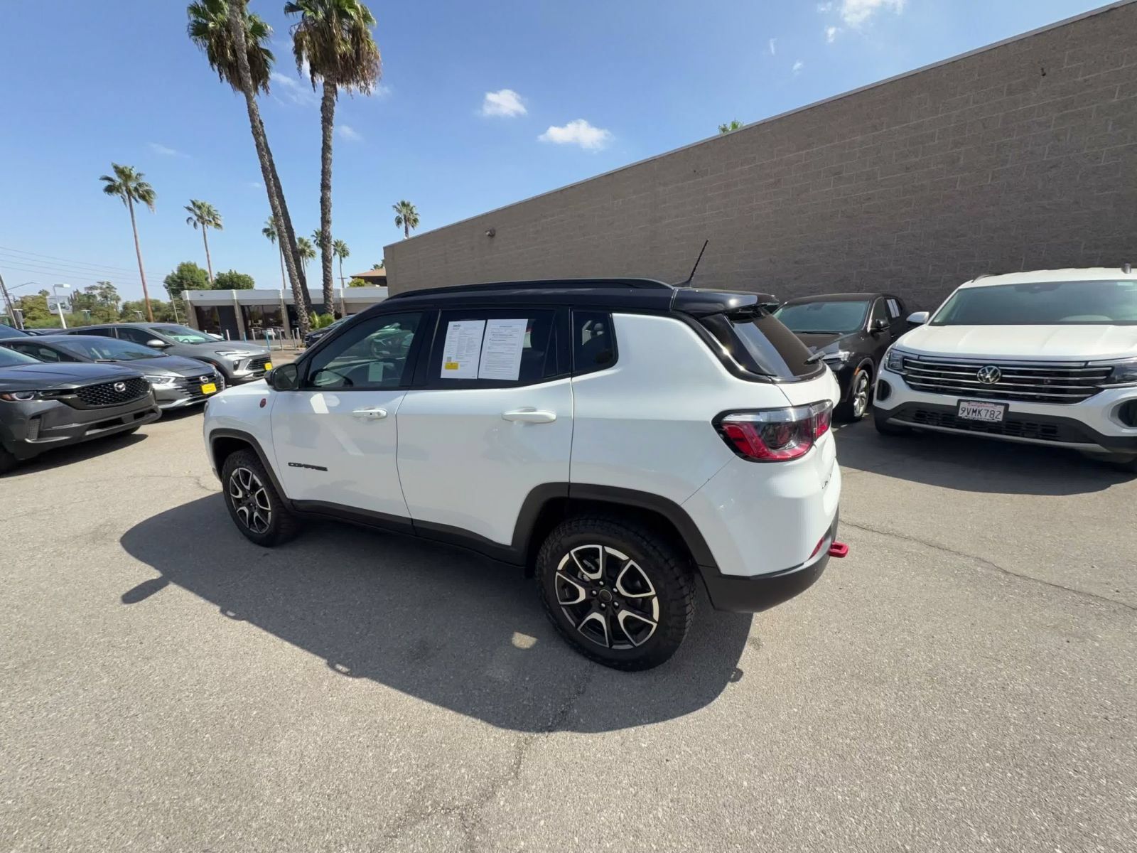 Used 2025 Jeep Compass Trailhawk AWD/4WD image 9