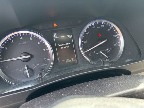 Used 2019 Toyota Highlander XLE AWD/4WD image 3