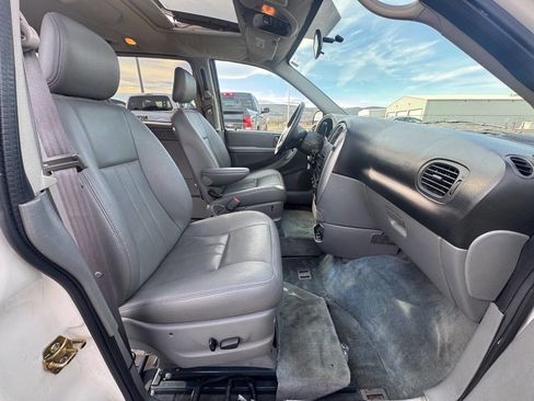 Used 2005 Chrysler Town & Country Touring w/ Leather Interior Group image 3