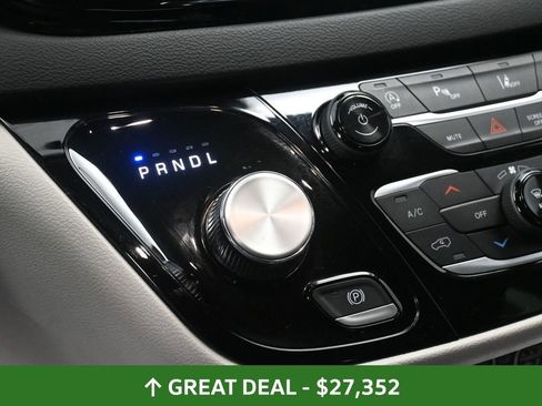 Used 2024 Chrysler Pacifica Touring-L image 26