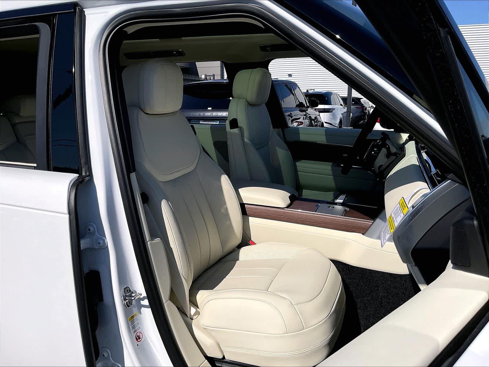 New 2026 Land Rover Range Rover Long Wheelbase SE AWD/4WD image 31