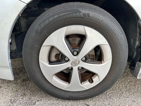 Used 2014 Toyota Prius Two FWD image 10