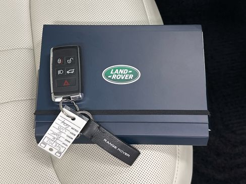 Used 2026 Land Rover Range Rover Long Wheelbase SE AWD/4WD image 46