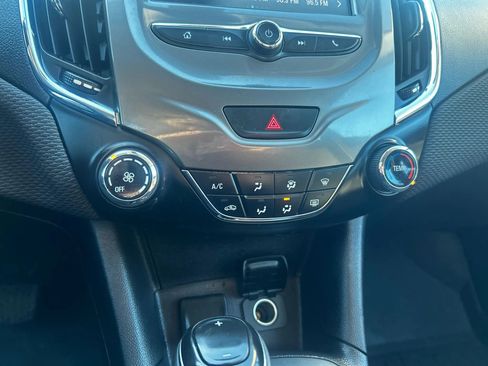 Used 2017 Chevrolet Cruze LT image 19