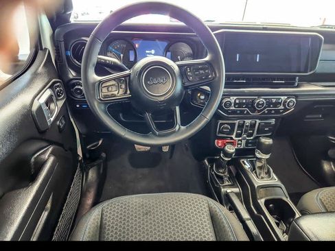 Used 2024 Jeep Wrangler Unlimited Rubicon 4xe w/ Technology Group AWD/4WD image 13