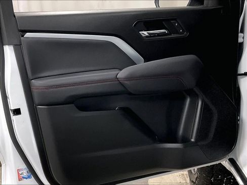 Used 2024 Chevrolet Colorado Z71 w/ Z71 Convenience Package 2 image 9