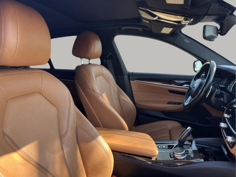 Used 2019 BMW 530i xDrive w/ Premium Package image 35