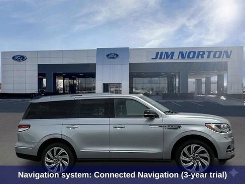 Used 2023 Lincoln Navigator Reserve AWD/4WD image 3