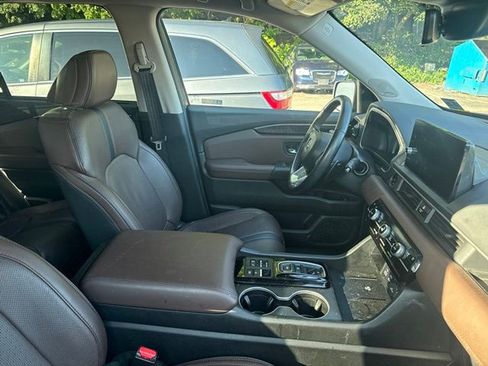 Used 2025 Honda Pilot Elite image 4