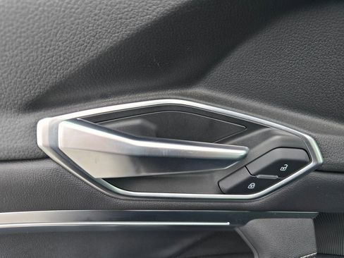 Used 2023 Audi e-tron Premium w/ Convenience Plus Package image 18