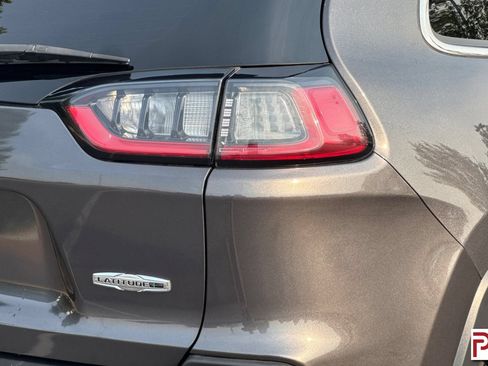 Used 2019 Jeep Cherokee Latitude Plus AWD/4WD image 33