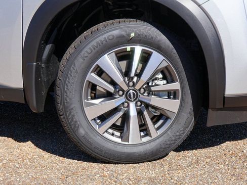 New 2025 Nissan Pathfinder SL image 16