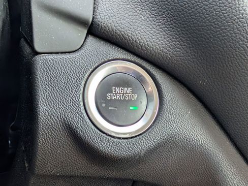 Used 2020 Chevrolet Equinox LT image 16