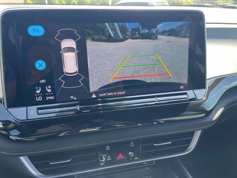 Certified 2026 Volkswagen Atlas Cross Sport SE w/ Panoramic Sunroof Package FWD image 27