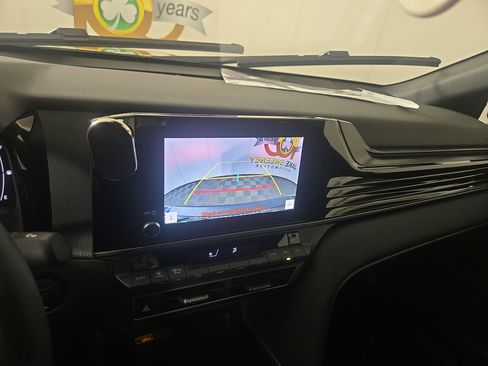 Used 2025 Toyota Camry SE image 21