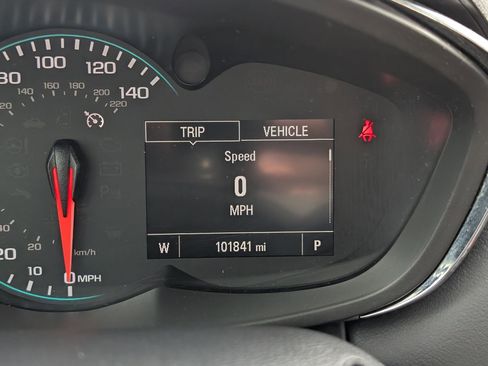 Used 2022 Chevrolet Trax LT w/ LT Convenience Package AWD/4WD image 14