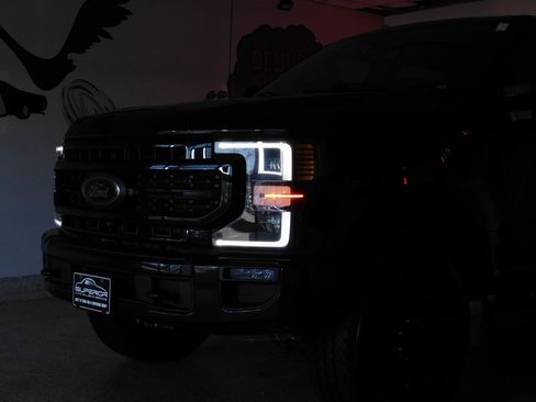 Used 2022 Ford F250 Lariat w/ Black Appearance Pkg image 19