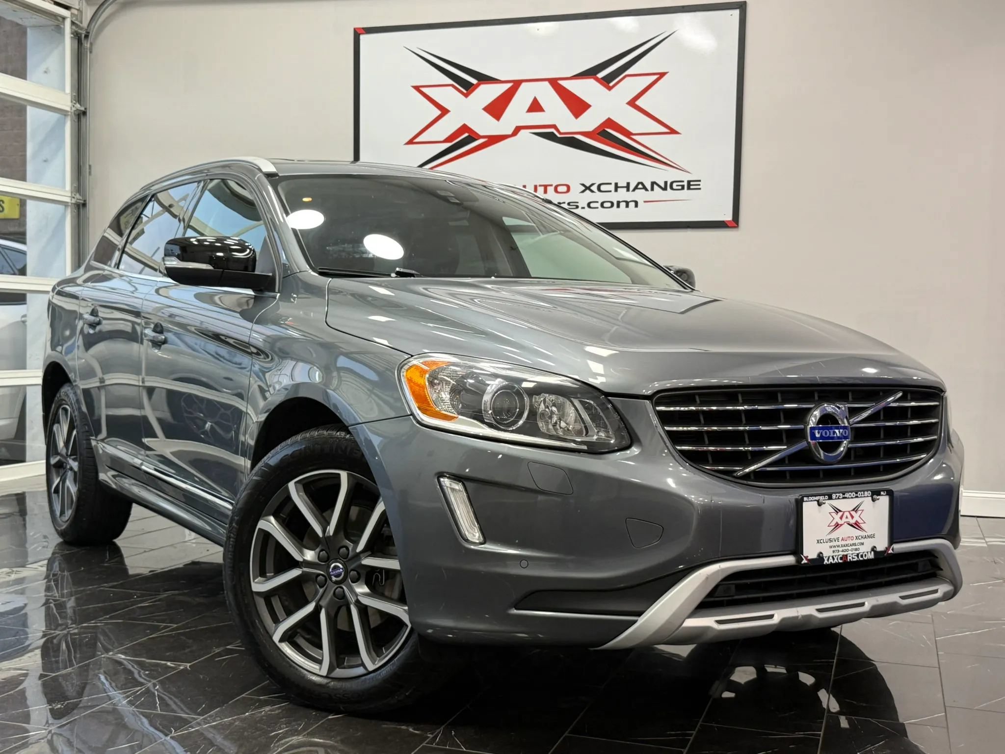 Used 2017 Volvo XC60 T6 Dynamic w/ Preferred Option Package AWD/4WD image 1