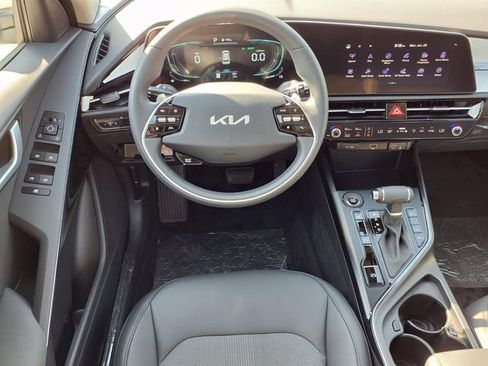 New 2026 Kia Niro EX FWD image 2