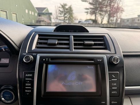 Used 2012 Toyota Camry XLE w/ Leather Pkg image 22