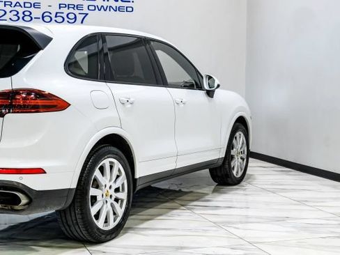Used 2017 Porsche Cayenne AWD/4WD image 14