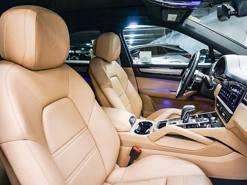 Used 2022 Porsche Cayenne Platinum Edition image 17