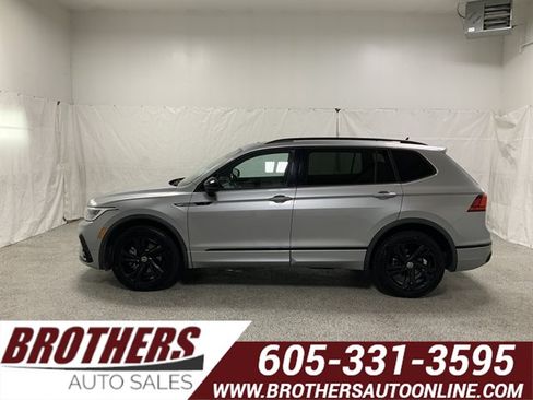 Used 2023 Volkswagen Tiguan SE R-Line FWD image 1