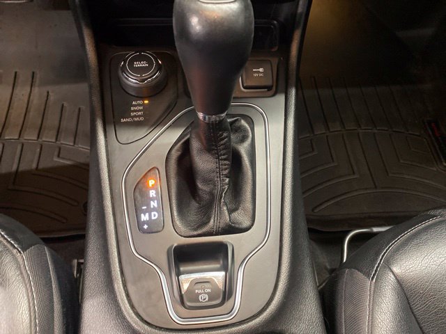 Used 2019 Jeep Cherokee Latitude Plus w/ Comfort/Convenience Group AWD/4WD image 27
