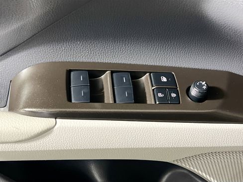 Used 2023 Toyota Camry SE image 16