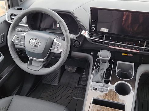 New 2026 Toyota Sienna Limited image 5