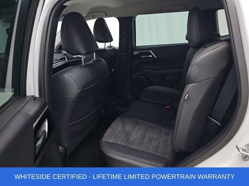 Used 2023 Mitsubishi Outlander SE image 6