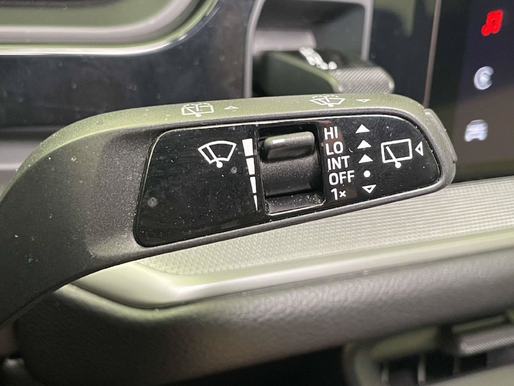 Certified 2025 Porsche Cayenne AWD/4WD image 41