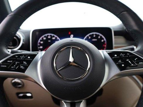 Used 2024 Mercedes-Benz GLC 300 4MATIC image 12